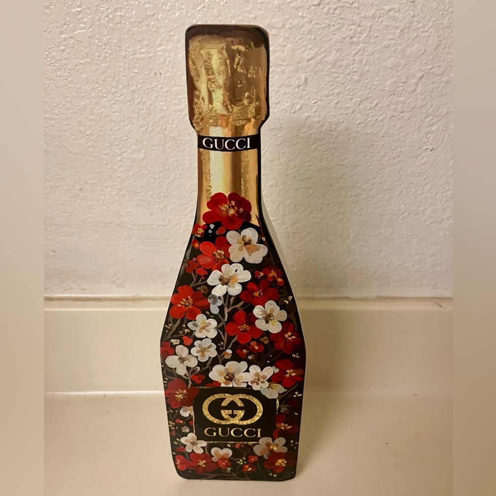 Gucci Red and Gold Floral Free Standing fashion design novelty